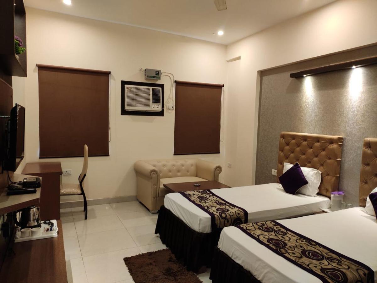Maple Delite Hotel Lucknow Exterior foto