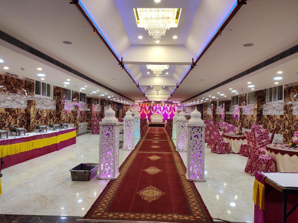 Maple Delite Hotel Lucknow Exterior foto