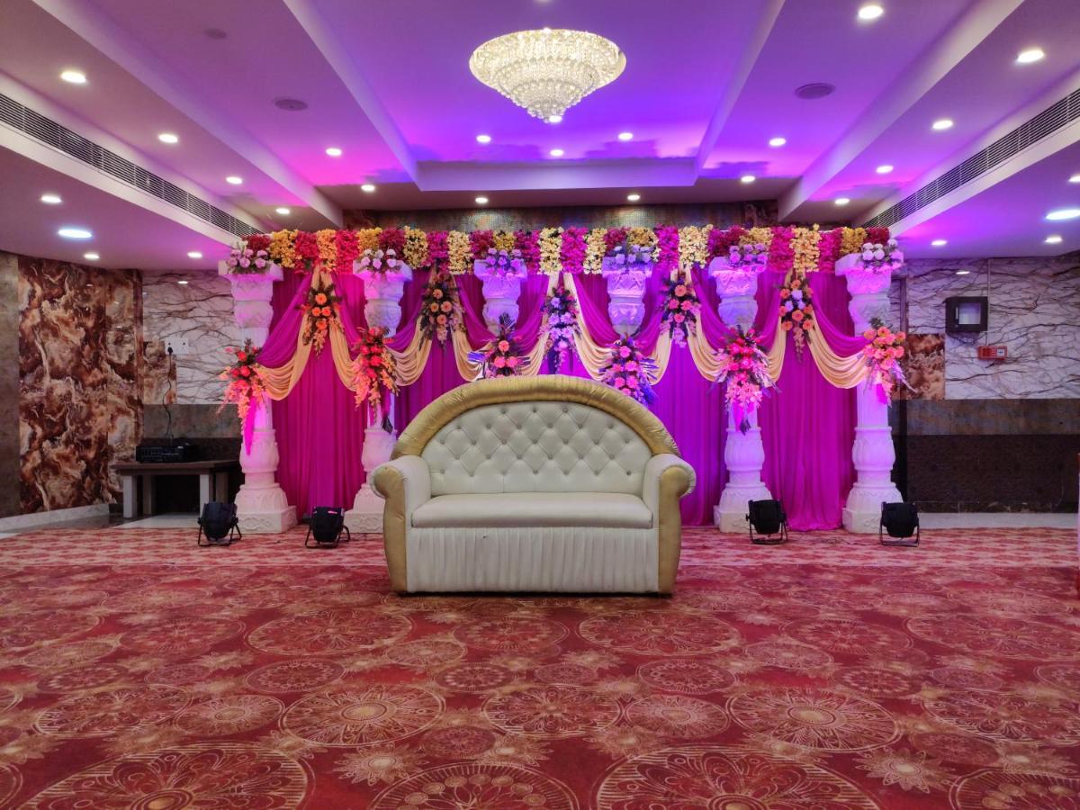Maple Delite Hotel Lucknow Exterior foto