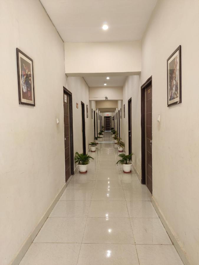 Maple Delite Hotel Lucknow Exterior foto