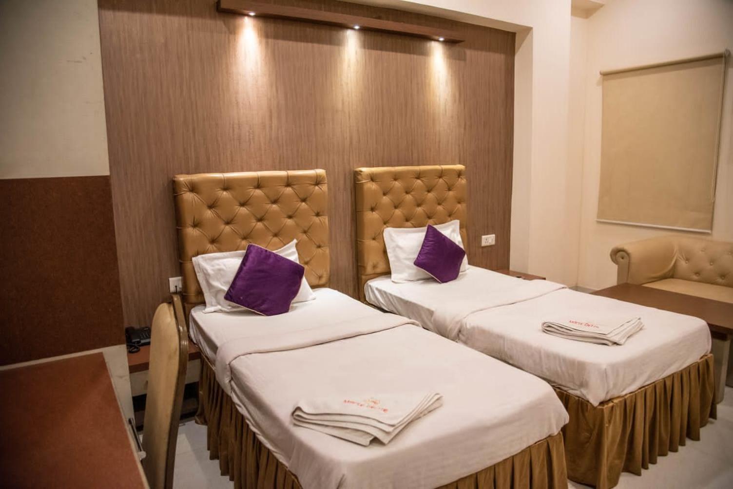 Maple Delite Hotel Lucknow Exterior foto