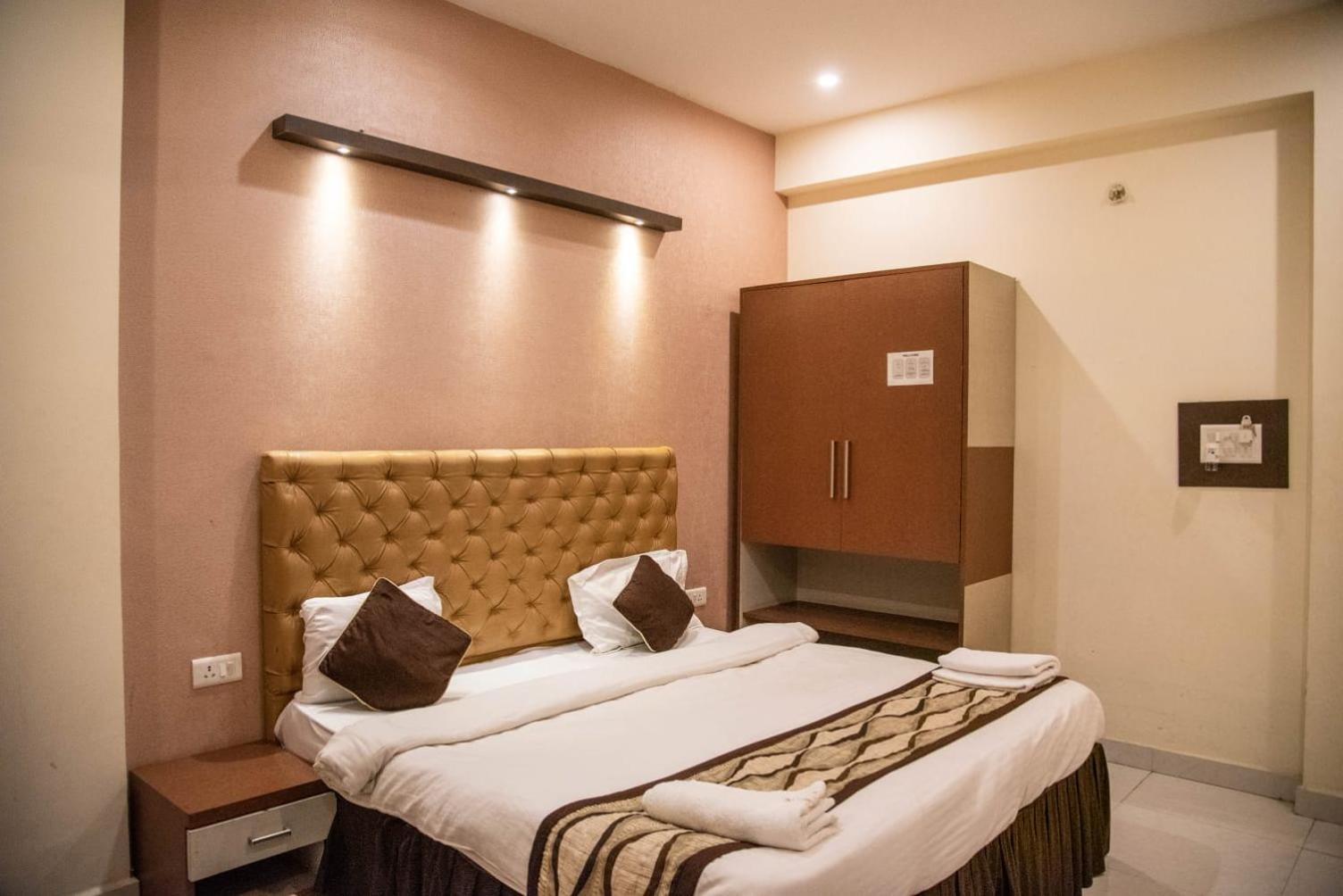 Maple Delite Hotel Lucknow Exterior foto