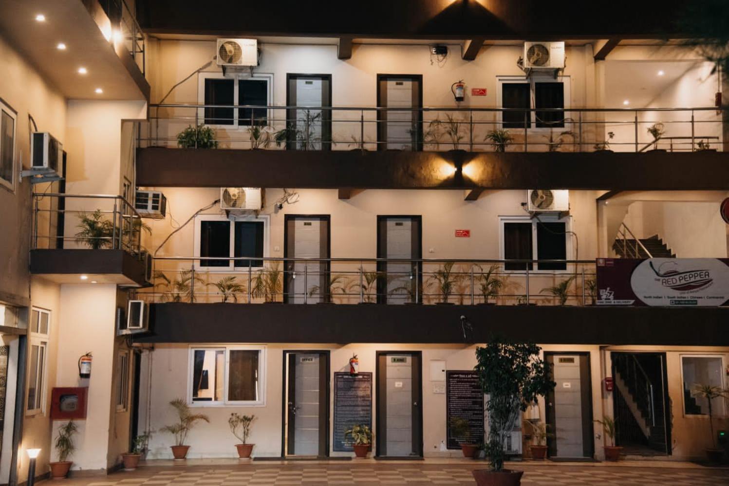 Maple Delite Hotel Lucknow Exterior foto