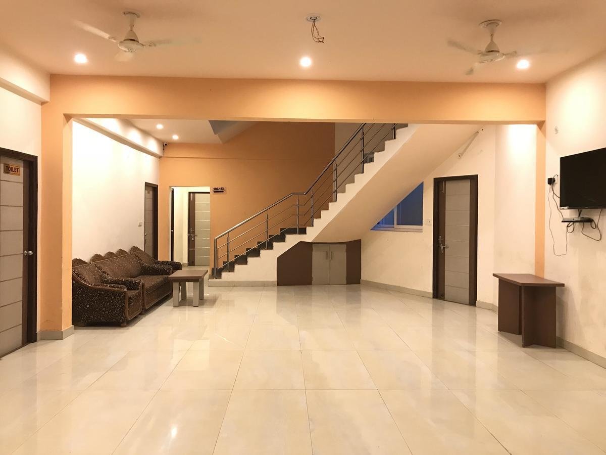 Maple Delite Hotel Lucknow Exterior foto